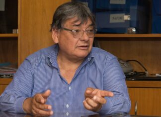 Estibadores paralizan el puerto arenero de Buenos Aires