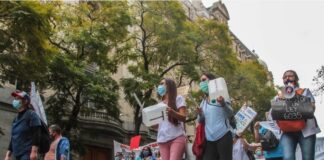 Trabajadores de la salud acamparon frente al Gobierno porteño
