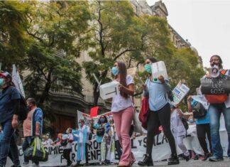 Trabajadores de la salud acamparon frente al Gobierno porteño