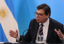 El Gobierno busca aumentar en un 30% el salario mínimo