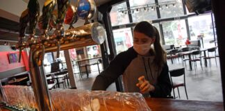 Los locales gastronómicos podrán atender puertas adentro en CABA