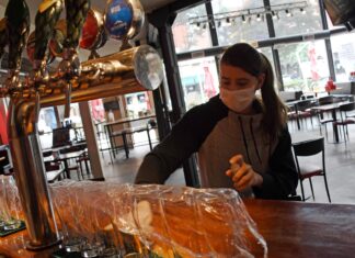 Los locales gastronómicos podrán atender puertas adentro en CABA