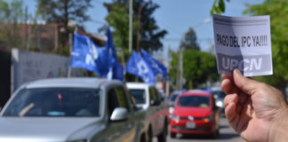 Rio Negro: UPCN reclamó con una caravana a la Casa de Gobierno por salarios