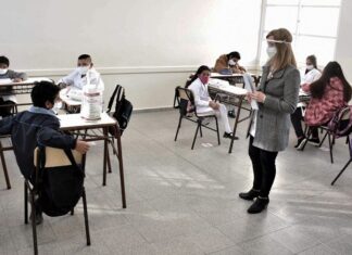 Docentes porteños anuncian paro en rechazo a la vuelta a clases presenciales