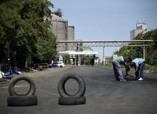 Continúa el paro en puertos