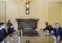 El Presidente firmó un acuerdo con China para reactivar obras ferroviarias