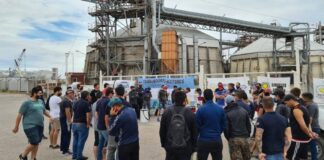 Tras 21 días de conflicto, los gremios aceiteros acordaron un aumento del 35% y bono de $90.000