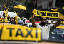 Taxistas se movilizaron contra las aplicaciones de transporte