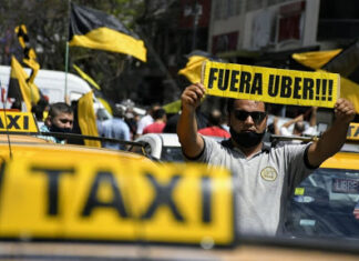 Taxistas se movilizaron contra las aplicaciones de transporte
