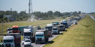 Advierten que la protesta de transportistas comienza a sentirse en los puertos