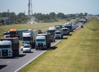 Advierten que la protesta de transportistas comienza a sentirse en los puertos