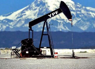 Santa Cruz: Trabajadores petroleros denunciaron despidos en dos empresas contratistas de YPF