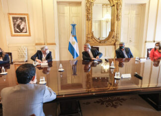 El Presidente se reunió con sindicatos y empresas del sector del transporte de cargas