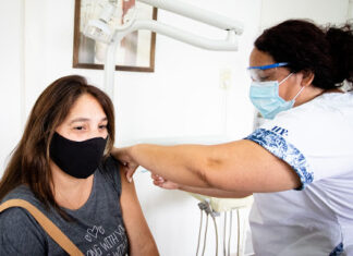 Comienza la campaña de vacunación a docentes y será por grupos