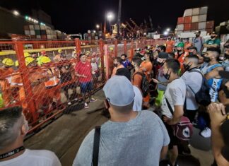Estibadores paralizan el puerto de Buenos Aires