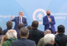 Alberto Fernández: “Celebro que la CGT y la CTA estén juntas para hacer llegar casas a los trabajadores”