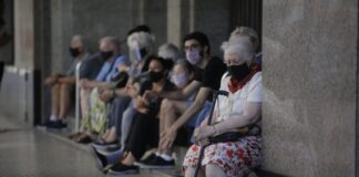 La CTA pidió la renuncia de Fernán Quirós por el “desastroso” plan de vacunación a ancianos