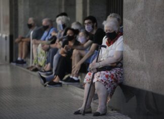 La CTA pidió la renuncia de Fernán Quirós por el “desastroso” plan de vacunación a ancianos