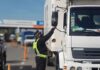 Camioneros cortan el cruce internacional Paso de Los Libres por agresiones a choferes
