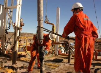 Trabajadores petroleros harán paro en los yacimientos de todo el país
