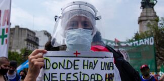 Enfermeros realizaron un paro y se movilizaron al Congreso “por el reconocimiento profesional”