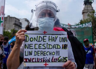Enfermeros realizaron un paro y se movilizaron al Congreso “por el reconocimiento profesional”