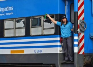 Trabajadores ferroviarios acordaron un aumento salarial del 37,5% y un bono de $15.000