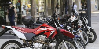 Otorgarán créditos para que los trabajadores de la UOCRA accedan a préstamos para comprar motos nacionales