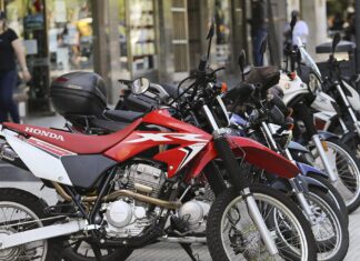Otorgarán créditos para que los trabajadores de la UOCRA accedan a préstamos para comprar motos nacionales