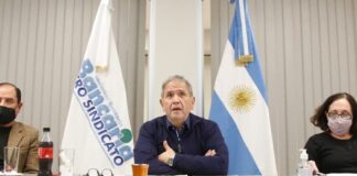 La Bancaria acordó un aumento salarial del 45% y un bono de $100.000