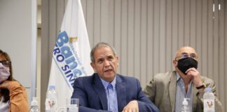 Palazzo confirmó que los bancos salen a comprar vacunas contra el Covid