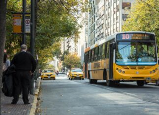 La UTA anunció aumento salarial del 37,8% para choferes de colectivos del interior del país