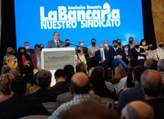 Bancarios lograron 51% en su paritaria 2021