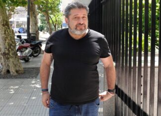 Un Página 12 más preocupado por una “pegatina” que por posibles despidos masivos, desató la furia de sus suscriptores