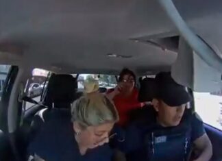 Dos policías le salvaron la vida a una beba a la que le practicaron RCP en el patrullero