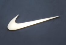 Nike despide a empleados no vacunados, a pesar de que la Corte de EEUU lo declaró inconstitucional