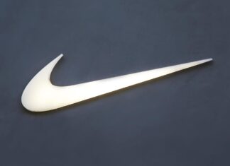 Nike despide a empleados no vacunados, a pesar de que la Corte de EEUU lo declaró inconstitucional