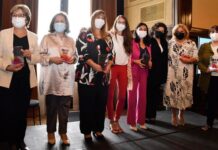 Reconocen a trabajadoras de la salud “por su labor excepcional” durante la pandemia