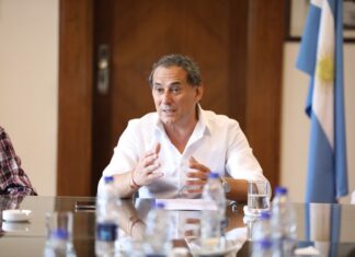 La Unión Ferroviaria acordó revisión y cerró una paritaria del 63%