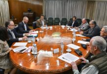 La CGT va por un bono para trabajadores privados y públicos