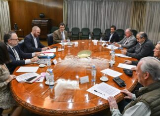La CGT va por un bono para trabajadores privados y públicos