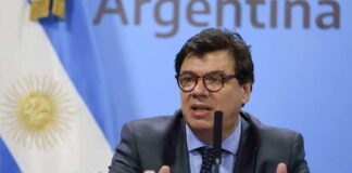 Moroni confirmó que subirá el salario mínimo en agosto y negó un ajuste