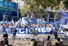 Gastronómicos Capital: Movilización contundente con pedido de elecciones