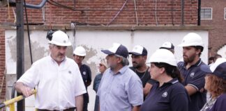 Correa visitó la reapertura de una fábrica cerrada por el Macrismo