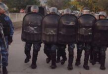 Trabajadores de Coca Cola piden aumento salarial y son reprimidos por la Policía