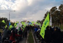 La Plata: Trabajadores desempleados reclaman empleo en YPF y Petrocuyo