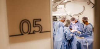 Médicos argentinos cruzan a Chile en busca de oportunidades laborales y remuneración en dólares