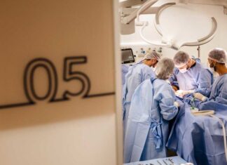 Médicos argentinos cruzan a Chile en busca de oportunidades laborales y remuneración en dólares