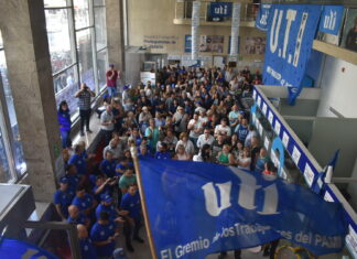 Sindicato de UTI se moviliza al Ministerio de Economía en apoyo al proyecto para eliminar el impuesto a las ganancias