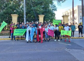 La Plata: La Agrupación Blanca y Azul de UOCRA lleva alegría a los niños con la visita de los Reyes Magos